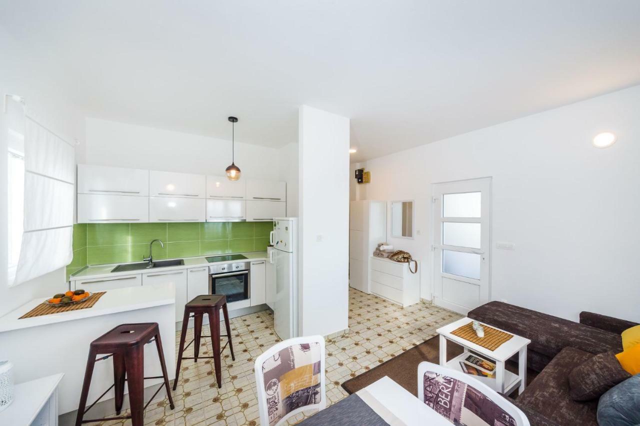 Sestrice Apartment Drage Exterior photo