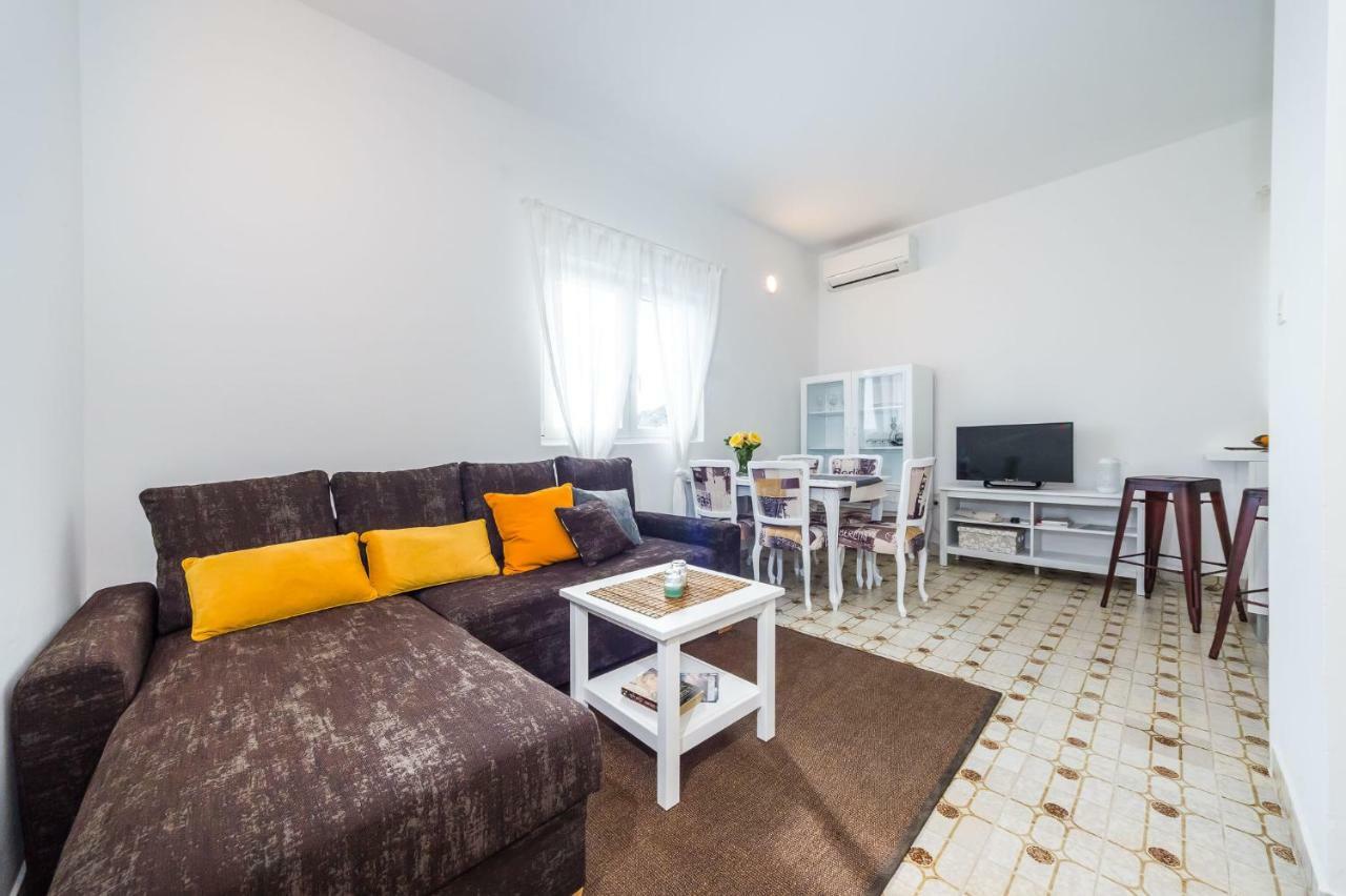 Sestrice Apartment Drage Exterior photo